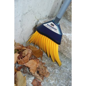 Sonneck Universalbesen mit Stiel, gelbe Borsten, geeignet für Laub und Schnee.