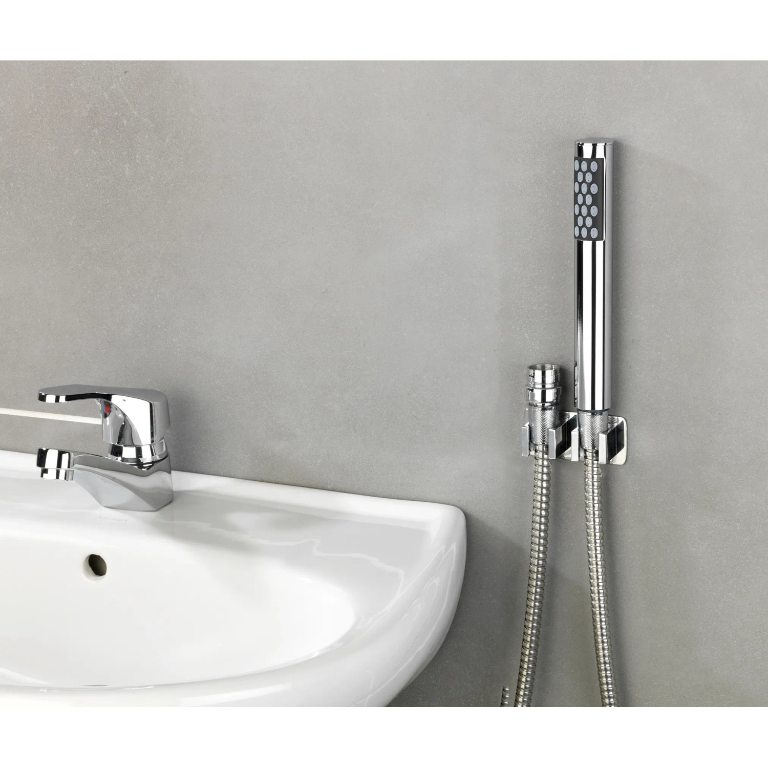 Wenko Waschbeckenbrause mit Edelstahl-Duschschlauch und Duo Haken zur Wandmontage am Waschbecken.