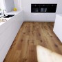 Anaturo Rigid-Vinylboden Mio 30 Click Plus Eiche Ravenna im modernen Küchenambiente.