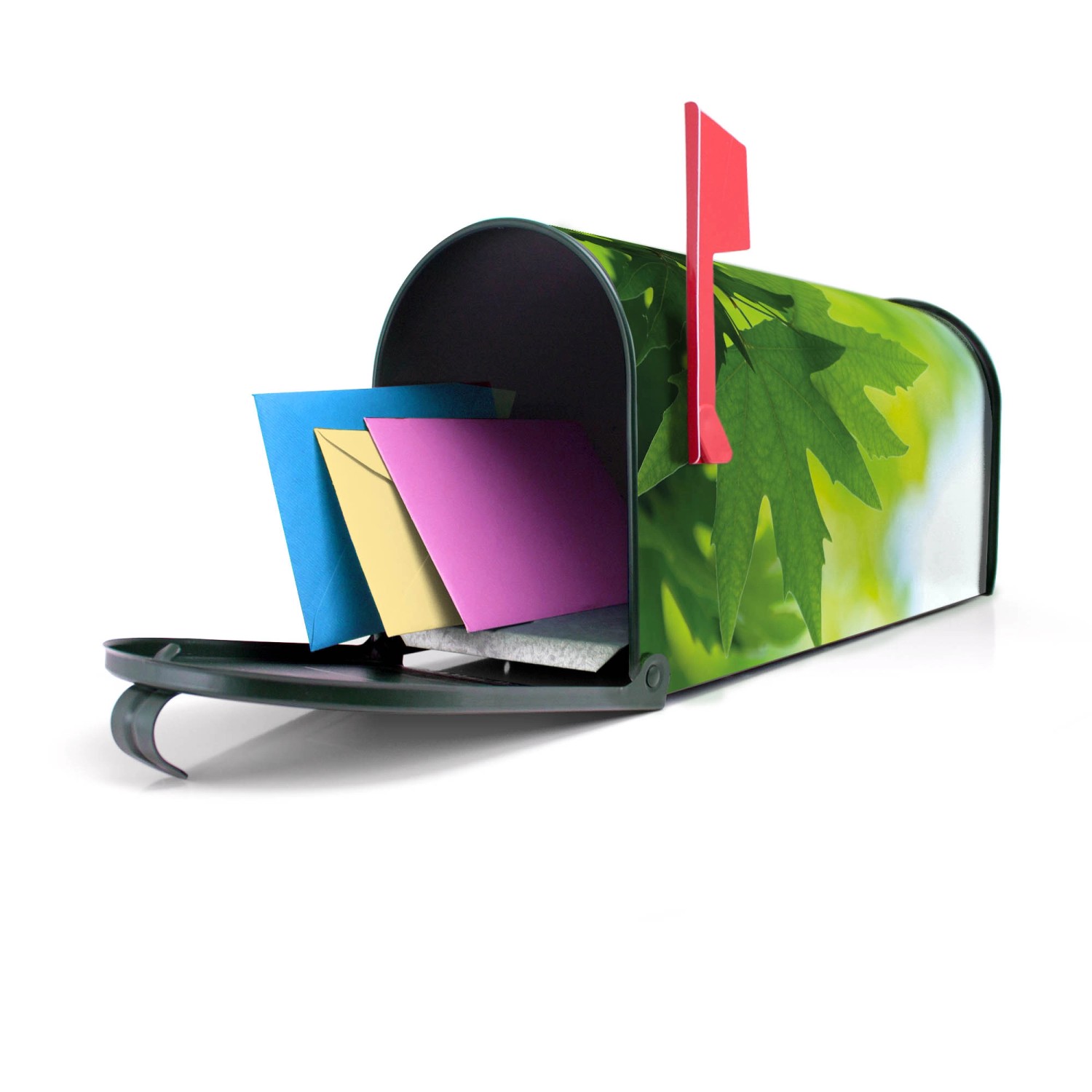 Offener, grüner US Briefkasten mit Blättertraum-Motiv und Briefen in verschiedenen Farben.