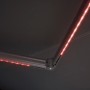 Detailaufnahme: Anthrazitfarbene Kassettenmarkise Bayville mit roter LED-Beleuchtung.