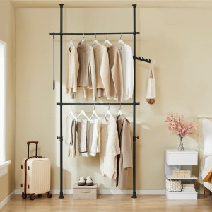 Schwarzer Teleskop-Kleiderständer mit zwei Stangen von SoBuy, flexibel und platzsparend.