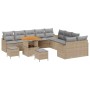 Beiges 13-teiliges Garten-Sofa-Set aus Poly Rattan mit Tisch und Hockern.