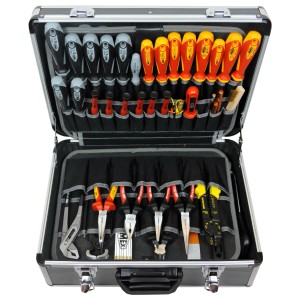 Offener Famex Werkzeugkoffer 440-L (ohne Werkzeug) mit Werkzeugen in Einstecktaschen. Kapazität 24 kg.