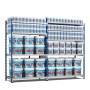 PROREGAL Fachbodenregal Maximus Pro mit 4 Ebenen, lichtblau-lichtgrau, beladen mit Farbeimern und Dosen.