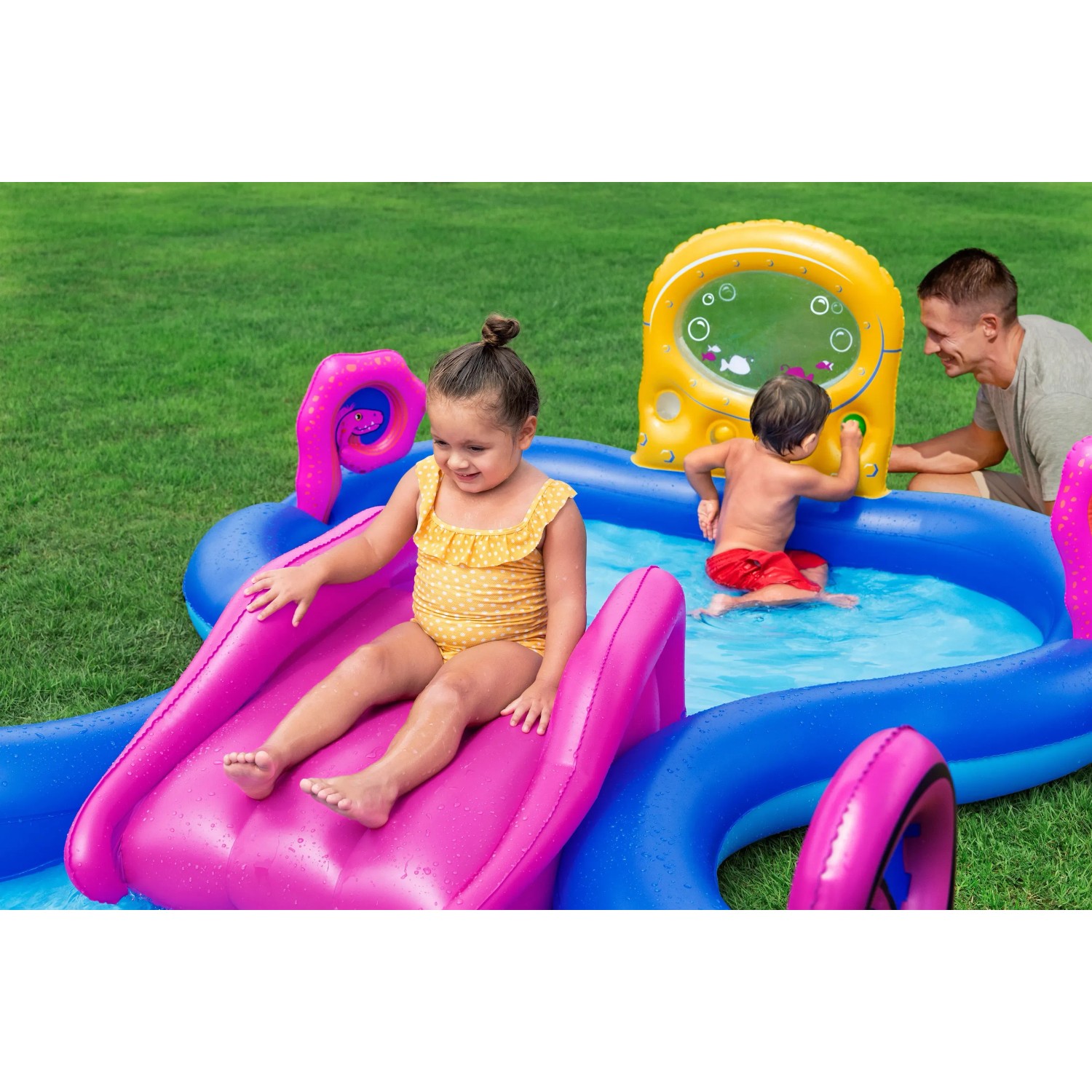 Bestway Wasserspielcenter Unterwasserwelt mit Rutsche, Wassersprüher und spielenden Kindern.