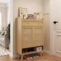 Heller Merax Rattan Schuhschrank mit 2 Türen, Schublade und offener Ablage im Flur. Eichenholz-Optik.