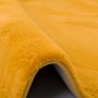 Detailaufnahme: Curryfarbener Pergamon Luxus Fellteppich (60x90cm) mit weichem Flor.