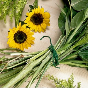 Blumenstrauß, gebunden mit grüner Jute Gartenschnur (70 m).