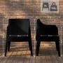 Schwarze DELUKE HENRI Gartenstühle aus Kunststoff, stapelbar, mit detaillierten Maßen. Ideal für Outdoor & Lounge.
