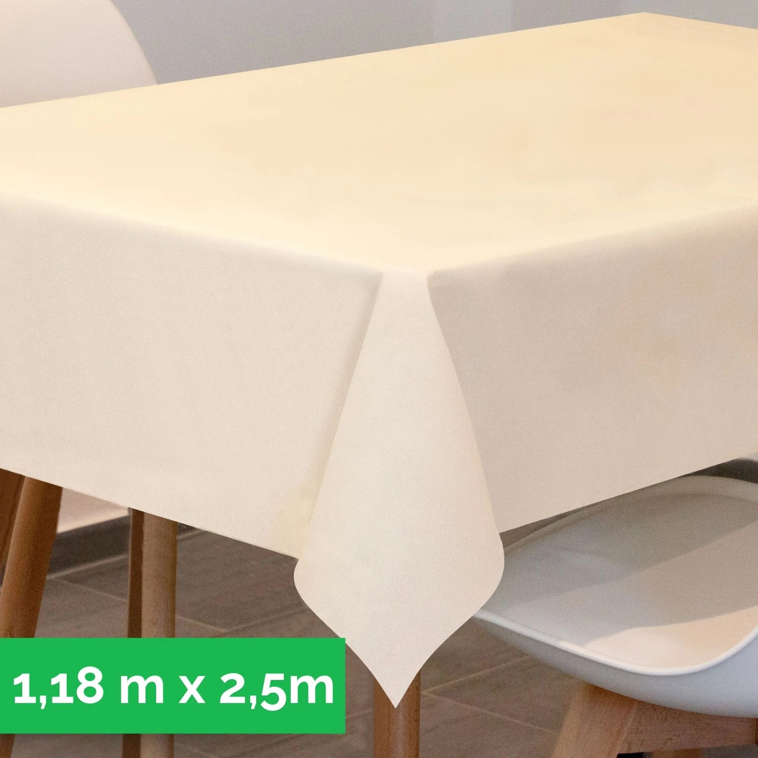 Cremefarbene Sensalux Vlies-Tischdecke (1,18 m x 2,5 m) auf einem Tisch.