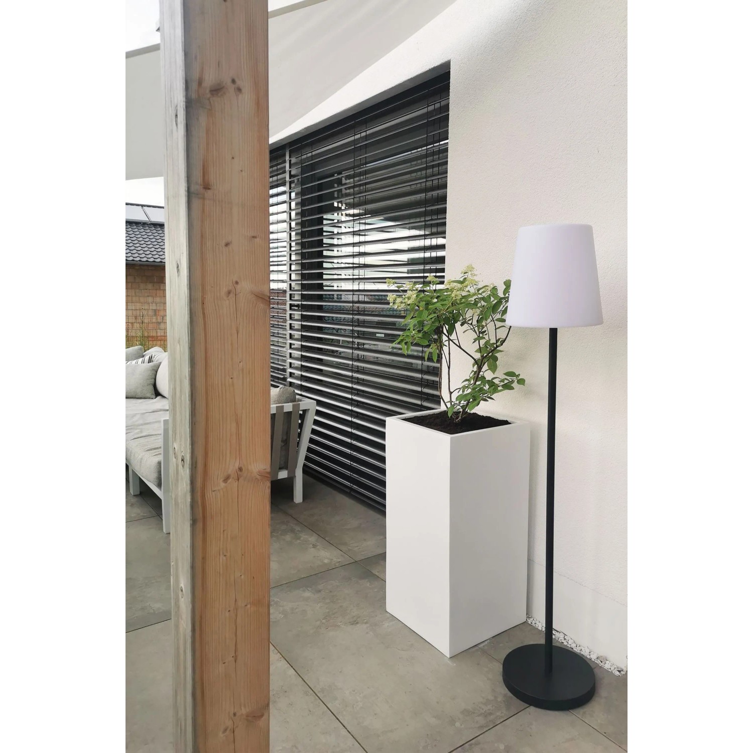 Weißer Vivanno Pflanzkübel Block (40x40x80 cm) aus Fiberglas für Garten und Terrasse.