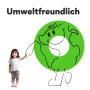 Umweltfreundliches Bild: Mädchen neben stilisierter, grüner Erdkugel mit Gesicht.