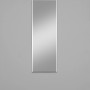 Rechteckiger Facettenspiegel Gennil in Silber (40x100cm) an grauer Wand.