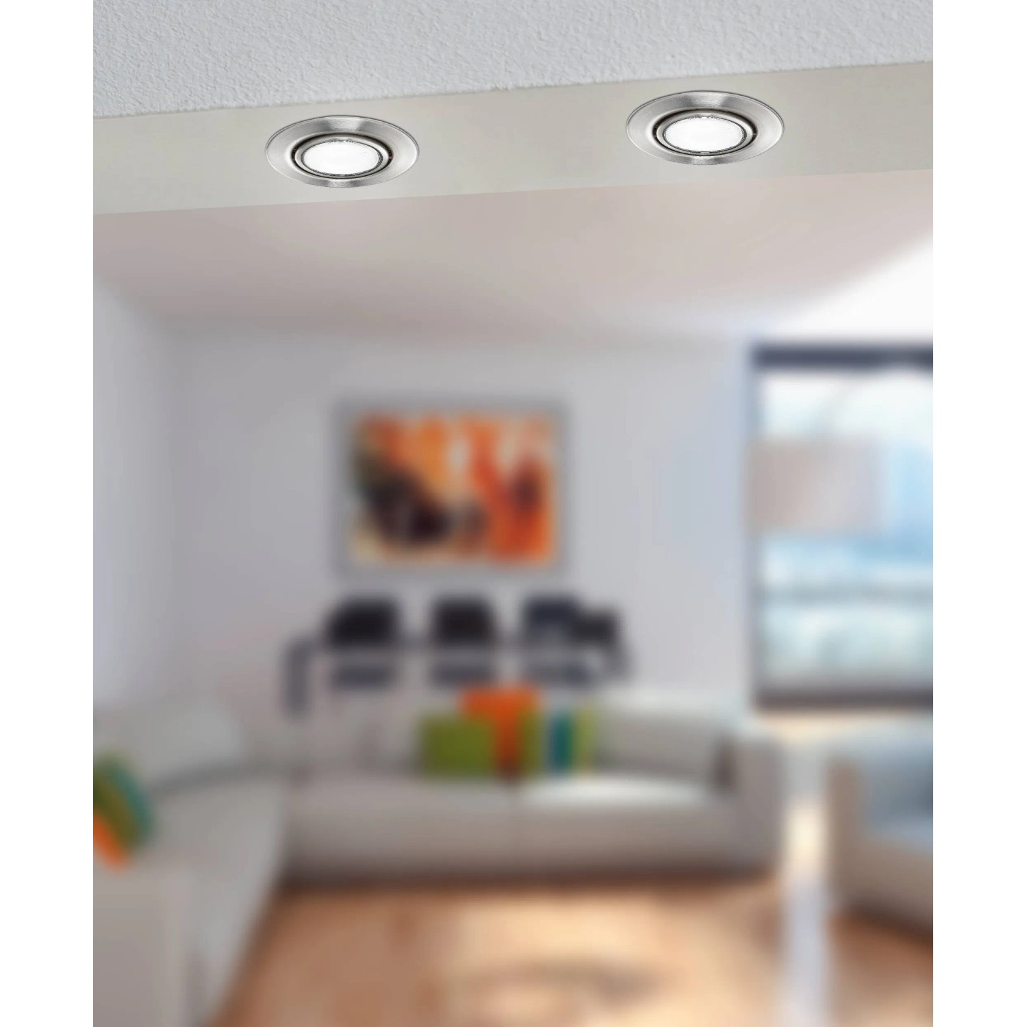 Zwei GU5.3 LED-Leuchtmittel von Eglo in silberner Fassung an einer Decke.