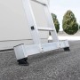 Detailaufnahme: PROREGAL Sprossen-Schiebeleiter mit Traverse und nivello® Füßen für sicheren Stand.