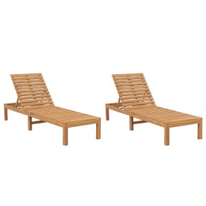 Zwei Teakholz Sonnenliegen mit verstellbarer Rückenlehne für den Garten.