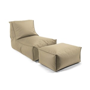 Beiger mokebo Sitzsack Sundowner mit Hocker, ideal für Garten oder Balkon.