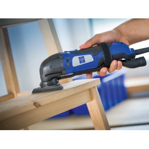 LUX Deltaschleifer mit Schleifauflage K40 beim Holz schleifen.