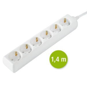 Weiße Hama Steckdosenleiste mit 6 Schuko-Steckplätzen, um 45° gedreht und 1,4 m Kabel.