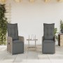 2 graue, verstellbare Gartensessel mit Kissen aus Polyrattan und Stahl. Ideal für Garten oder Terrasse.