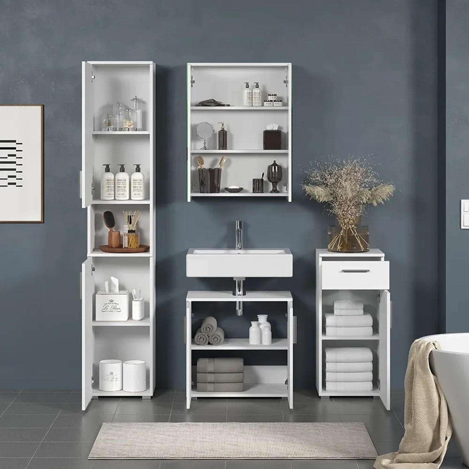 Weißer Trendteam Hochschrank Wons (37 cm) im Badezimmer mit geöffneten Türen.