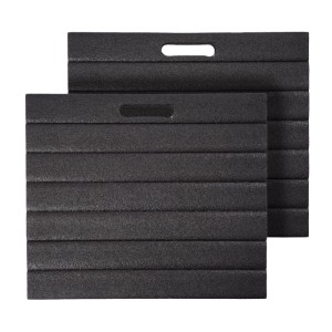 Zwei schwarze, rechteckige Kniekissen mit strukturierter Oberfläche und Griffen im 2er Set.