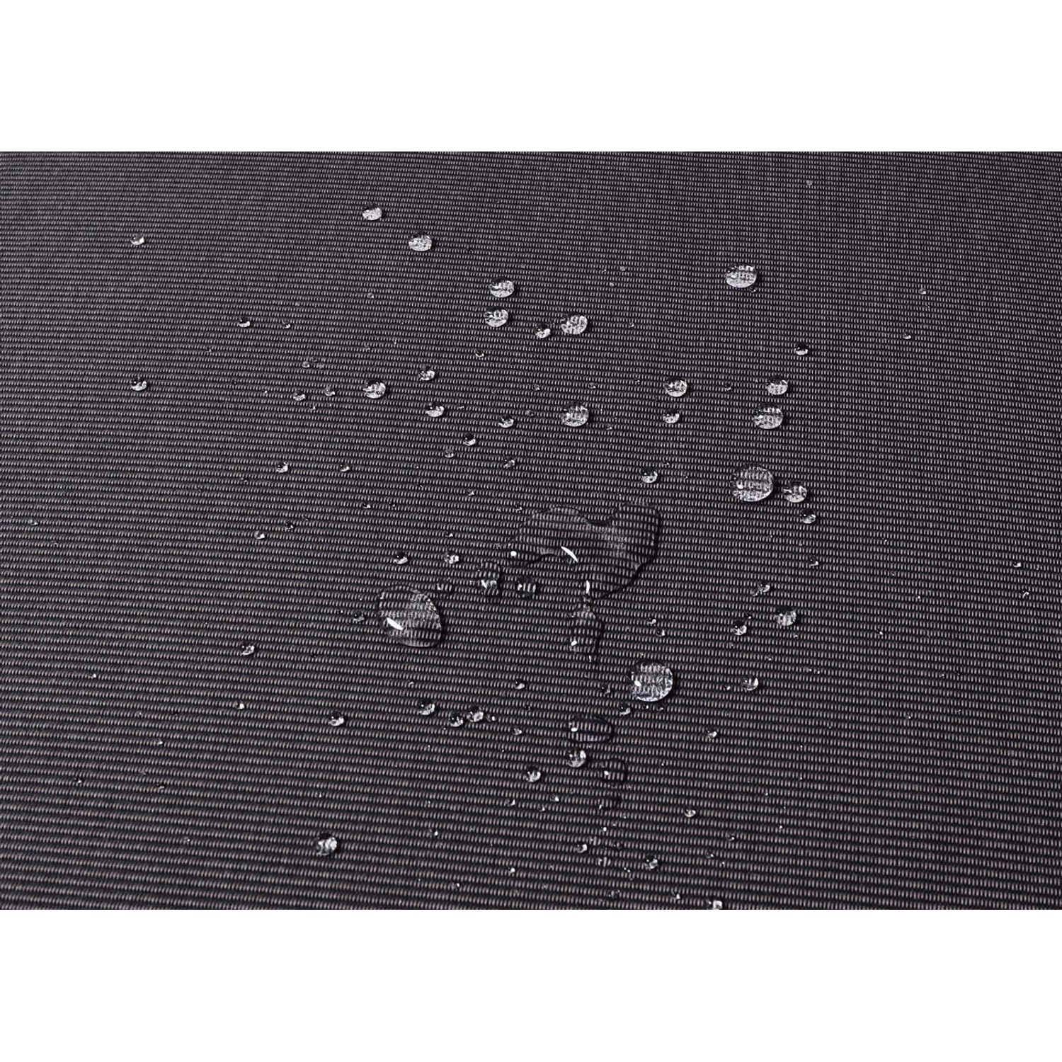 Detailaufnahme: Wasserabweisender, dunkelgrauer Polsterstoff der MCW Garten-Garnitur. Wassertropfen sind zu sehen.