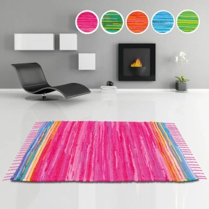 Pinker Bestlivings Flickenteppich (70x180 cm) im Wohnraum. Baumwollteppich mit Fransen.