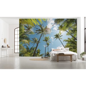 Vlies Fototapete Coconut Heaven mit Palmen und blauem Himmel im Schlafzimmer.