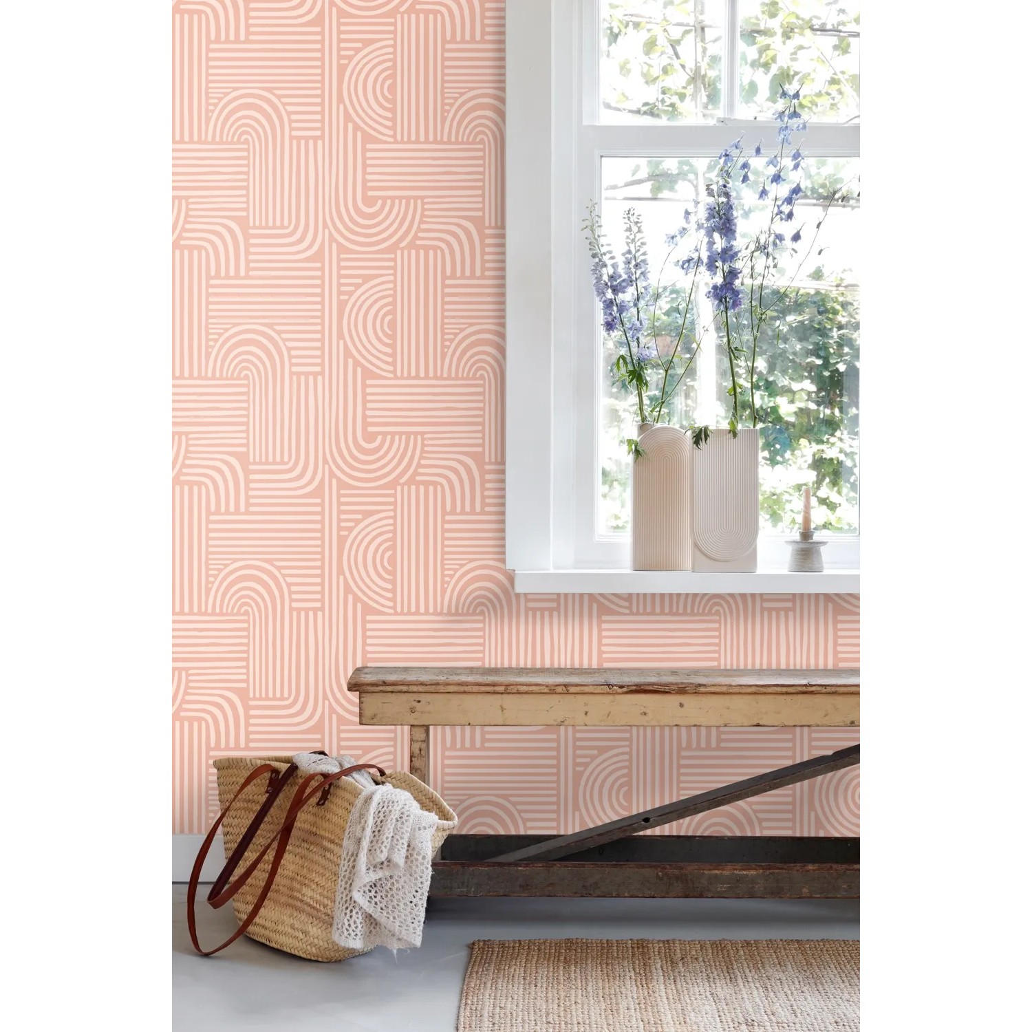 ESTAhome Vliestapete in Rosa mit modernem 3D-Muster aus Linien und Bögen an einer Zimmerwand.