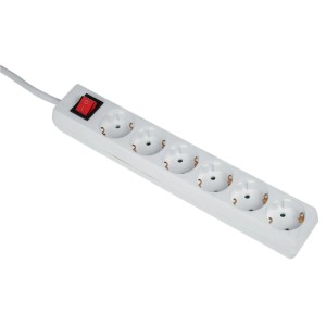 Weiße Hama 6-fach Steckdosenleiste mit Schalter und 5 m Kabel.