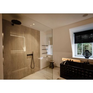 Badezimmer mit Grosfillex Wandpaneel in 3D Optik Wood Light Oak, Holzdekor.