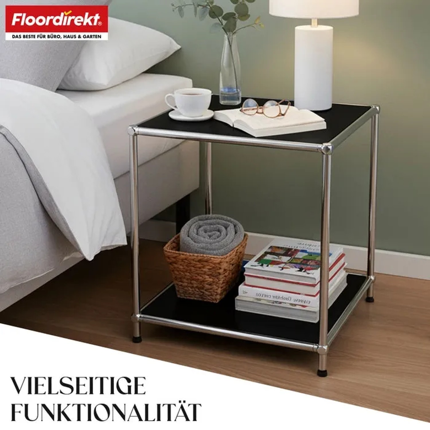 Schwarzes Floordirekt Metallregal Concept Epure MK-012 als Beistelltisch im Schlafzimmer.