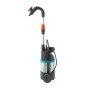 Gardena Regenfasspumpe 4700/2 Inox: Edelstahl-Pumpe mit Teleskoprohr zur Gartenbewässerung.