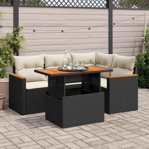 Schwarze 5-tlg. Garten-Sofagarnitur aus Rattan mit Tisch und cremefarbenen Kissen.