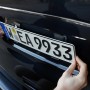 Eufab Befestigungsset für AT-Kennzeichen Montage am PKW. Schnelle, einfache Kennzeichenbefestigung.