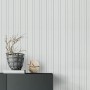 Gestreifte Vliestapete in Grau und Weiß von Bricoflor für Büro und Wohnraum.