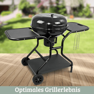 Schwarzer DELUKE Kugelgrill EUGEN mit Ablagen, Grillhaken und Rädern im Garten.