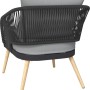 Detailansicht Lounge-Sessel Edna mit anthrazitfarbener Seilbespannung und hellen Holzfüßen.