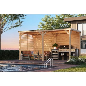 Naturbelassener Karibu Pavillon Cannes XXL mit Verlängerung und Gartenmöbeln am Pool.