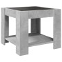 Quadratischer, betongrauer LED-Couchtisch (53x53 cm) aus Holzwerkstoff mit Ablage.