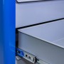 Detailaufnahme: Schublade des Güde Werkstattwagen GWB 05 mit Vollauszug.