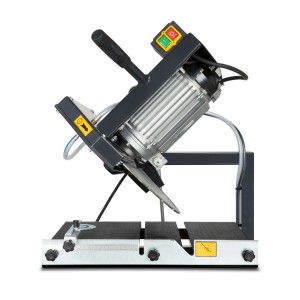 EBERTH Steintrennmaschine mit Diamanttrennscheibe, geneigter Sägekopf für präzise Schnitte.