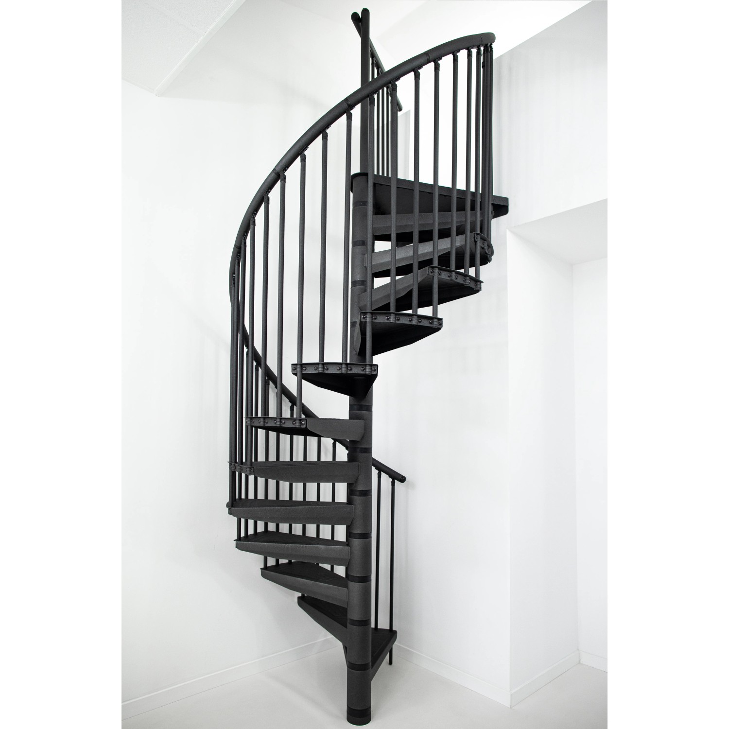Anthrazitfarbene Minka Spindeltreppe Rondo Color, Metalltreppe für Innenräume.