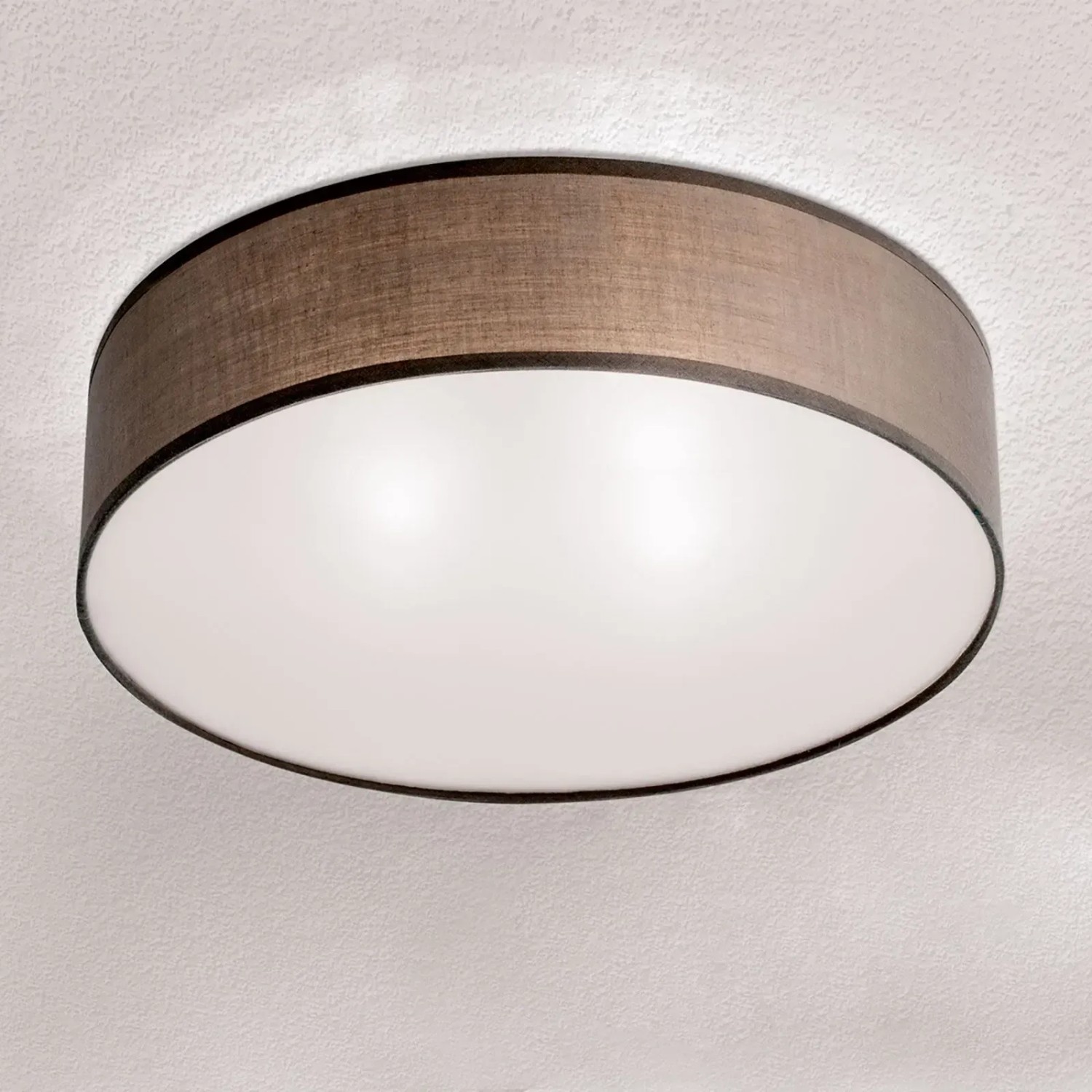 Braune Orion Stoff Deckenleuchte, Ø 40cm, mit drei E14 Fassungen. Lampe für Wohnzimmer & Schlafzimmer.
