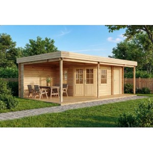 Carlsson Gartenhaus Johanna-40 mit Flachdach, imprägniert, 718x404 cm, mit Terrasse und Gartenmöbeln.