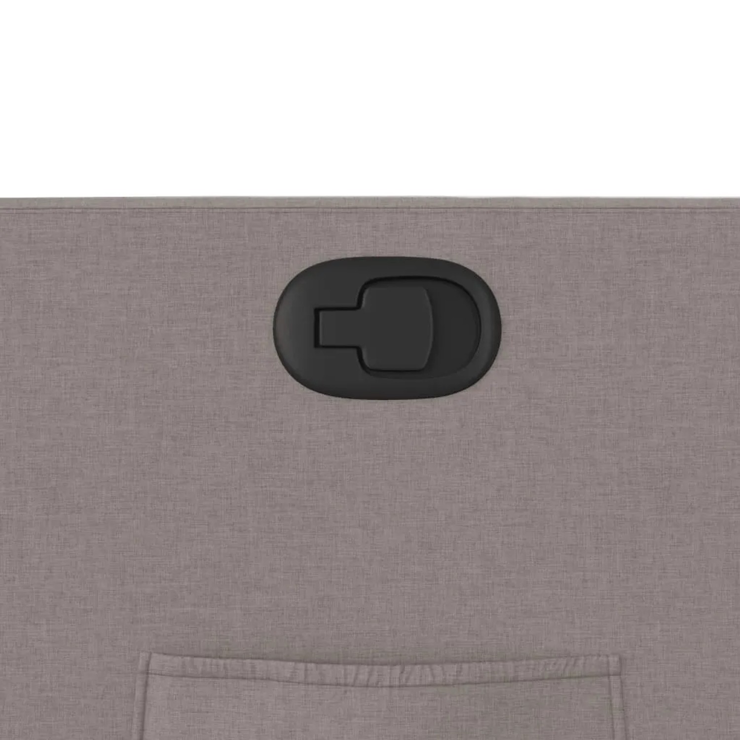 Detailaufnahme Relaxsessel mit Aufstehhilfe, taupefarbener Stoff, schwarzer Hebel zur Verstellung.