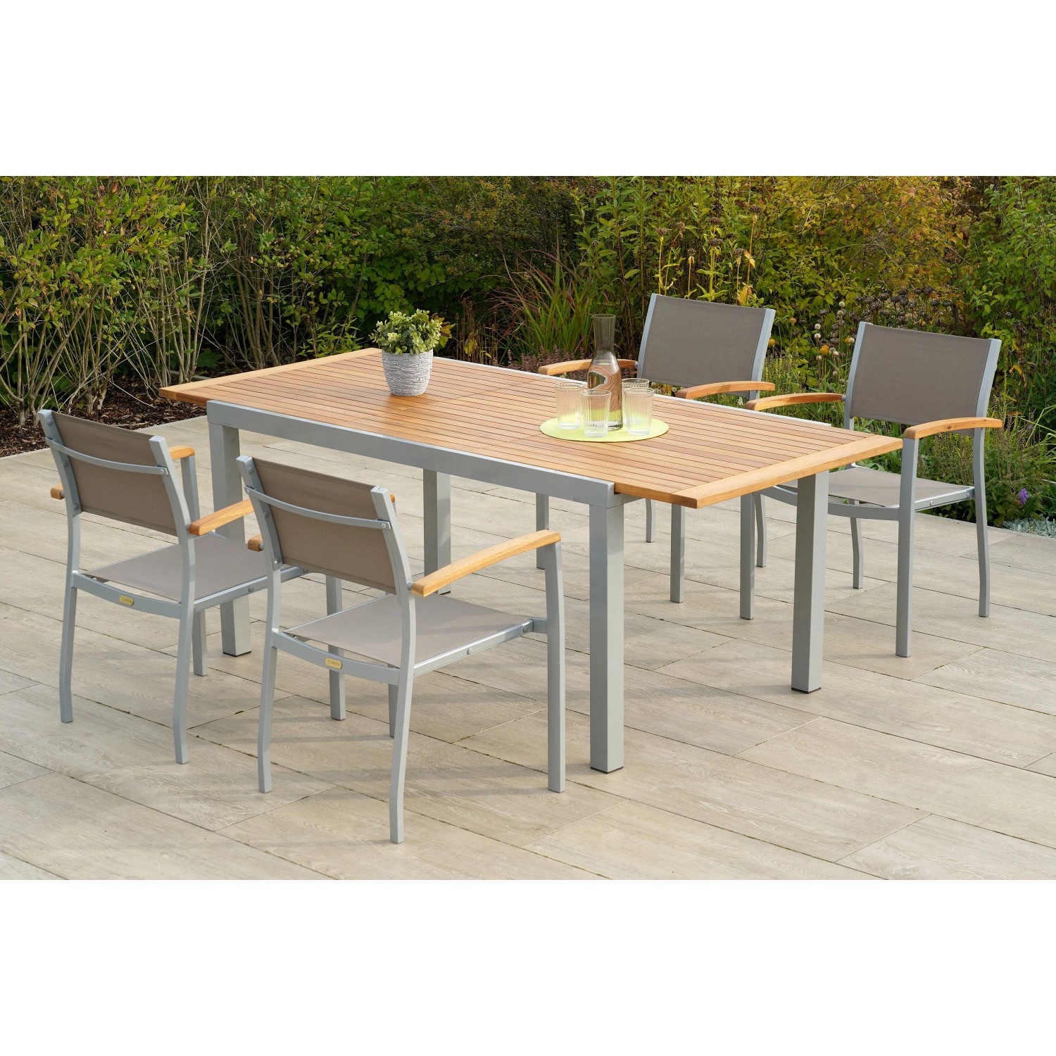 Merxx Naxos Gartenmöbel-Set mit Ausziehtisch und 4 Stapelsesseln aus Aluminium, Akazie und Textil.