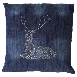 Dunkelblaues Deko-Kissen mit glitzerndem Hirsch-Motiv. Quadratisches Polyester-Kissen für Weihnachtsdekoration.